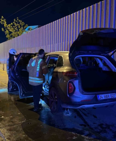 Başakşehir’de iki araç kafa kafaya çarpıştı: 5 yaralı