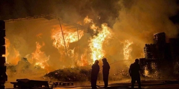 Bursa’da palet fabrikası alevlere teslim oldu