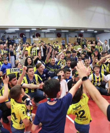 Fenerbahçe’nin Avrupa şampiyonluğu Darıca’da dev ekrana yansıtıldı