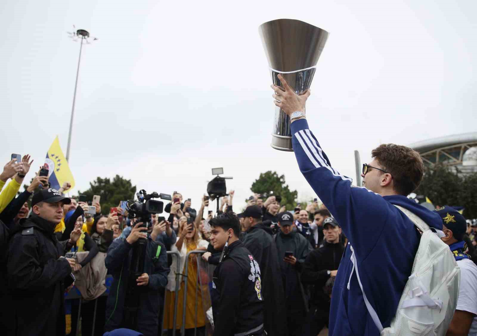 Euroleague şampiyonu Fenerbahçe, İstanbul’a döndü