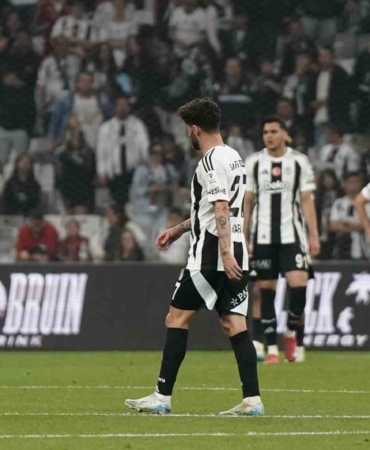 Beşiktaş son iç saha maçından mağlubiyetle ayrıldı