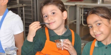 Öğrenciler kendi yaptıkları tatlıların lezzetine tam not verdi