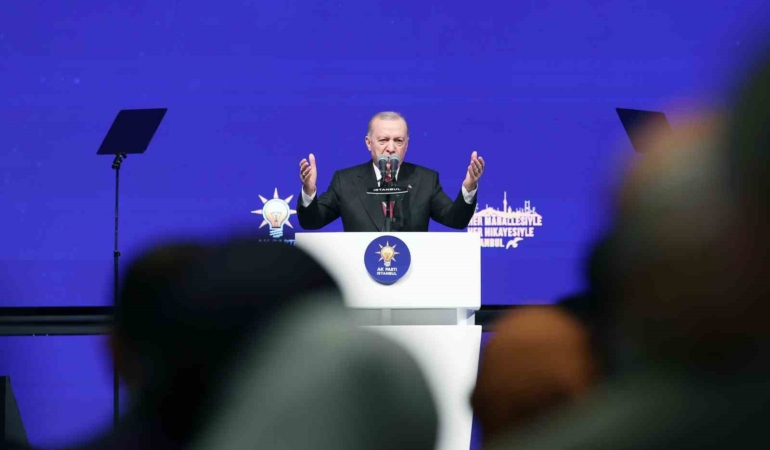 Cumhurbaşkanı Erdoğan’dan Özgür Özel’e tepki: "Suç örgütünün posta güvercini gibi hareket ediyor"