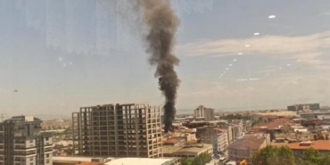 Bayrampaşa’da yangın paniği, çatıdan yükselen alevler bitişikteki binaya sıçradı