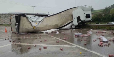 Bursa’da alkol yüklü tır devrildi