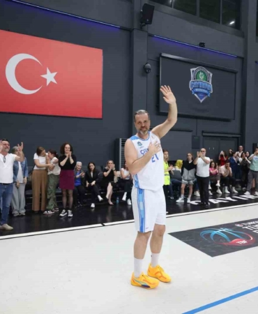 Oğuz Savaş, kariyerini Çayırova Belediyesi formasıyla noktaladı