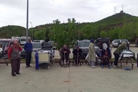 Tunceli Devvlet Hastanesinde yangın çıktı. Hastalar tedbir amaçlı hastane bahçesine çıkarıldı