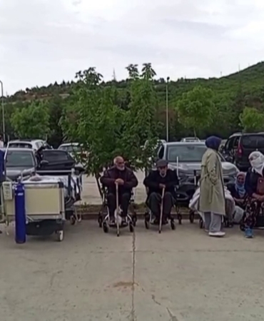Tunceli Devvlet Hastanesinde yangın çıktı. Hastalar tedbir amaçlı hastane bahçesine çıkarıldı