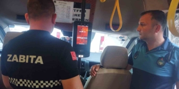Zabıtalar halk otobüslerinde denetleme yaptı
