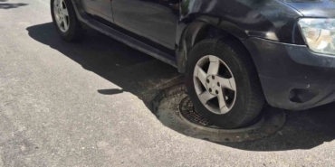 Yeni yol adeta tuzağa dönüştü: Rögar kapakları sürücülere kabus yaşatıyor