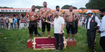 Gömeç’te yağlı güreşlerin başpehlivanı Süleyman Başar oldu