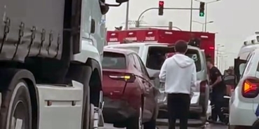 Sakarya’da SUV tarzı araç ile minibüs çarpıştı: 1 yaralı