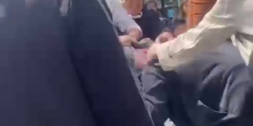 Çocukların okuma bayramında veliler böyle kavga etti