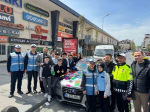 Arnavutköy’de trafik farkındalığına etiketli uyarı: "Öncelik yayanın, öncelik hayatın"