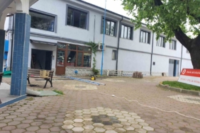 Tabela takarken düşen din görevlisi yaralandı