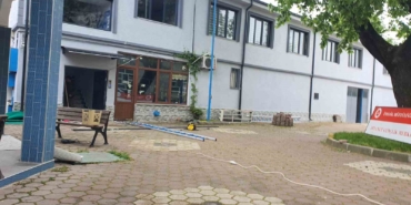Tabela takarken düşen din görevlisi yaralandı