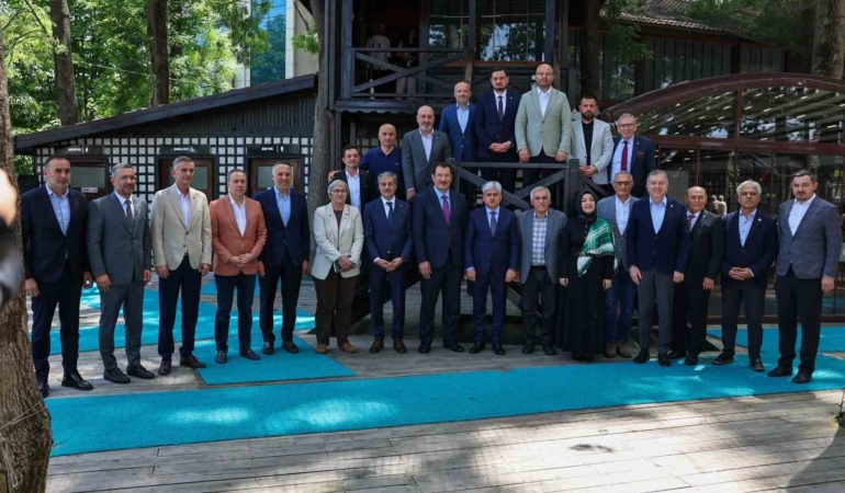 Başkan Alemdar: "Sakarya şehrin takımını hak ettiği yerlere taşıyacak güce de kabiliyete de sahiptir"