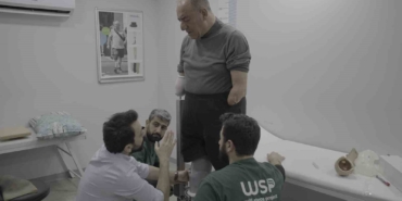 Üç uzvunu kaybetti, protezlerle hayata tutundu