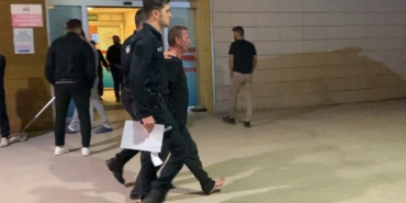 Polis baltalı saldırganı havaya ateş açarak etkisiz hale getirdi