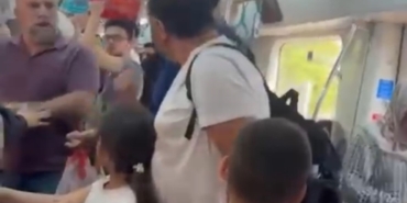 Marmaray’da çocuklarının yanında babaya yumruk