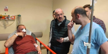 Vali Toraman otobüs kazasında yaralananları ziyaret etti