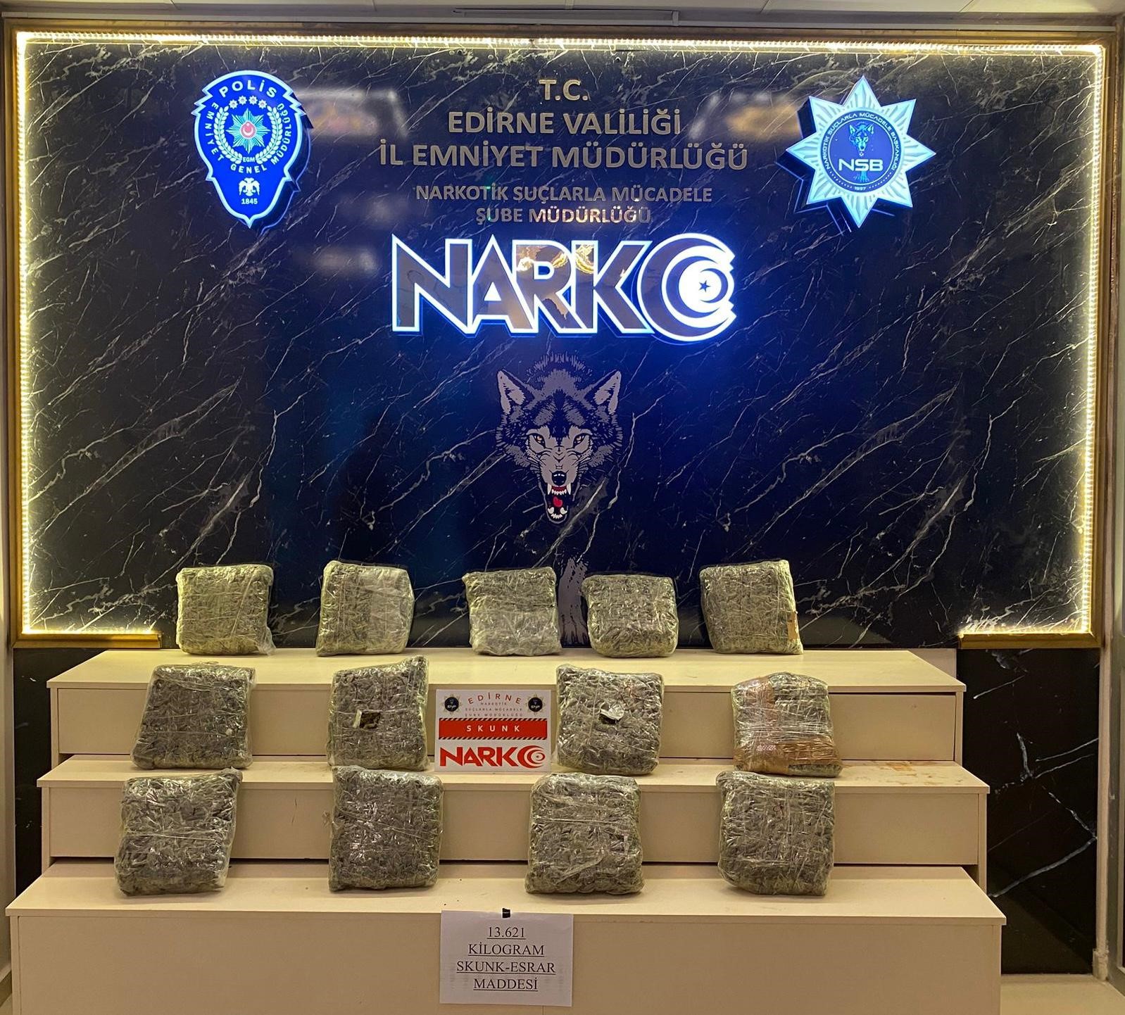 Edirne’de uyuşturucu operasyonu: Tırda 13 kilo skunk ele geçirildi