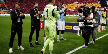 Başakşehir, şampiyon Galatasaray’ı alkışladı