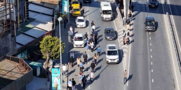Özel Halk Otobüsleri kontak kapattı: Metrobüslerde yaşanan yoğunluk havadan görüntülendi