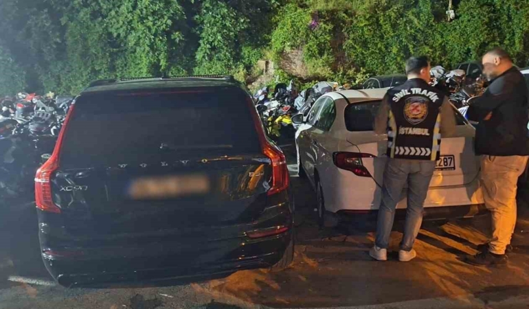 Beyoğlu’nda aracında usulsüz çakar bulunan sürücüye 136 bin 165 lira ceza