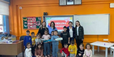 Burhaniye’de dev diş fırçası miniklerle buluştu