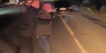 İETT otobüsünün önünü kesip şoförü tehdit ettiler: O anlar kamerada