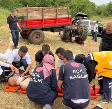 Bilecik’te devrilen traktörün altında kalan sürücü ağır yaralandı