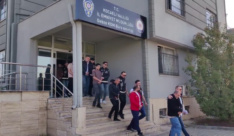 4 ilde yapılan eş zamanlı operasyonda 1 milyon 416 bin 190 makaron ele geçirildi: 30 şüpheli yakalandı