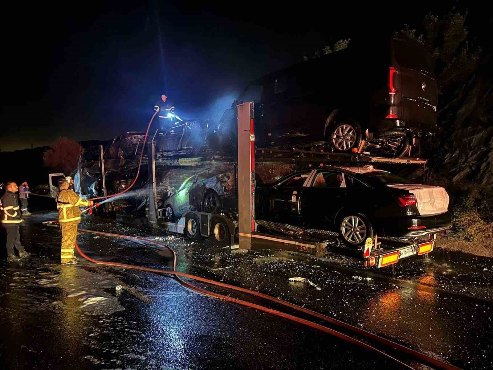 Bilecik’te 8 adet sıfır araç cayır cayır yandı