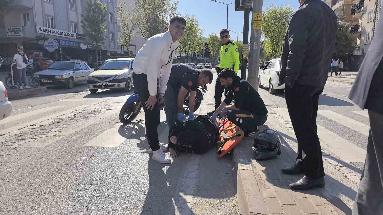 Kazaya yapan motosikletteki 2 kişi yaralandı