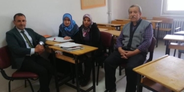 İlerlemiş yaşlarına rağmen okuma yazma öğreniyorlar