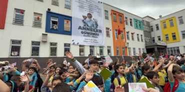 Bin 100 öğrenciden anneleri ağlatan sürpriz