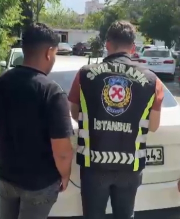 Beylikdüzü’nde araç camından sarkıp dans eden şahıslara ceza