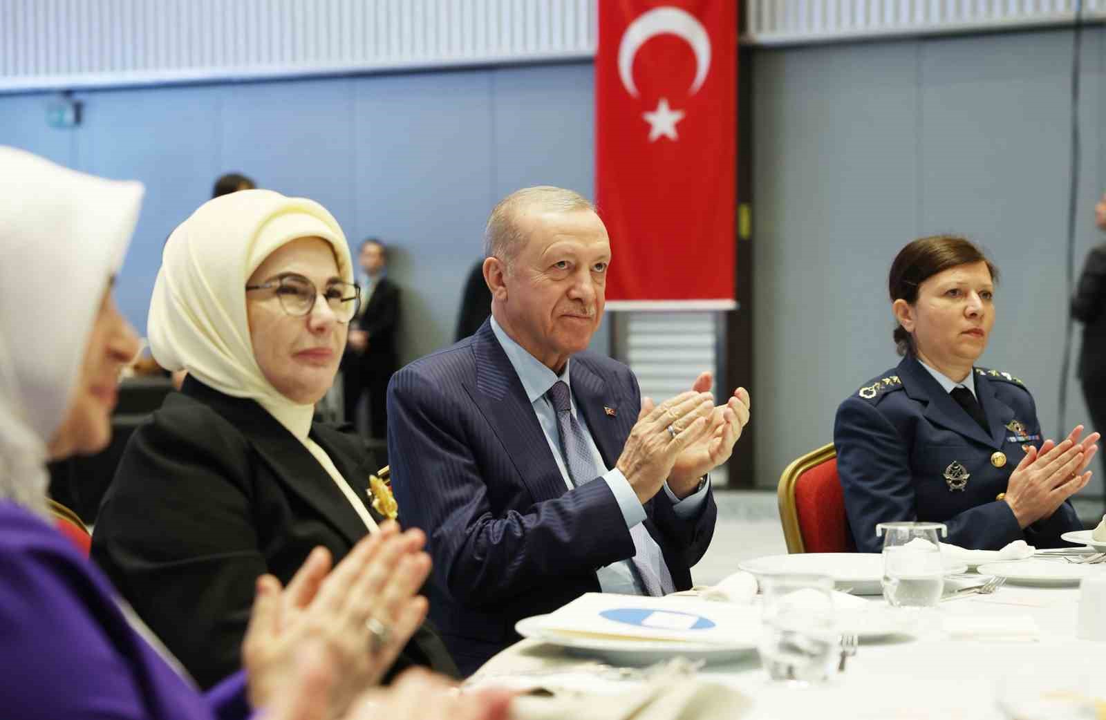 Emine Erdoğan’dan "Anneyle Güçlü Aile, Aileyle Güçlü Türkiye" programına ilişkin paylaşım