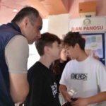 Sınav yerini karıştıran ortaokul öğrencisini motosikletiyle sınava yetiştirdi