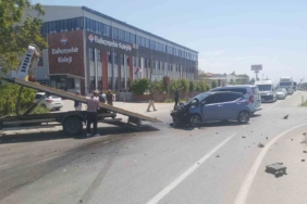 Askeri araçla otomobil çarpıştı: 3’ü askeri personel 4 kişi yaralandı