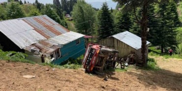 Kaza bir aileyi daha ayırdı: Kocası öldü, eşi yaralandı