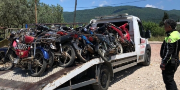 Erdek’te tescilsiz motosikletler toplandı