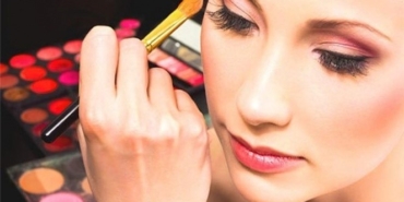 Makyaj yaparken göz sağlığınızdan olmayın