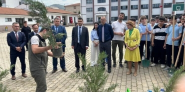 Öğrenciler gelecekleri için fidan diktiler