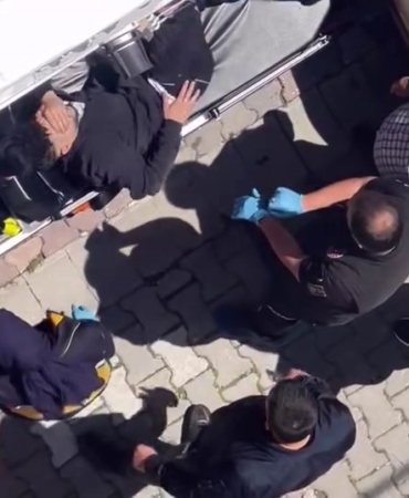Küçükçekmece’de 19 yaşındaki genç sokak ortasında vuruldu
