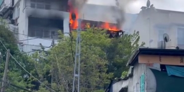 Ortaköy’de ahşap bina alevlere teslim oldu