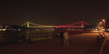 Fatih Sultan Mehmet Köprüsü "sarı-kırmızı" renklerle aydınlatıldı