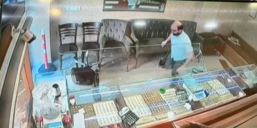 Sultanbeyli’de kuyumcuda silahlı soygun girişimi: Sandalye fırlatarak soyguncuyu kaçırdılar