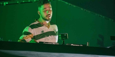Türk DJ Mahmut Orhan sahneye Bursaspor formasıyla çıktı